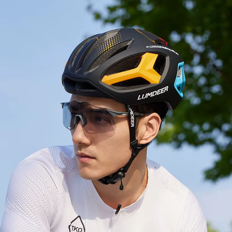 Nouveau casque de vélo avec feux arrière magnétiques léger sécurité de conduite Protection de la tête vtt casques de