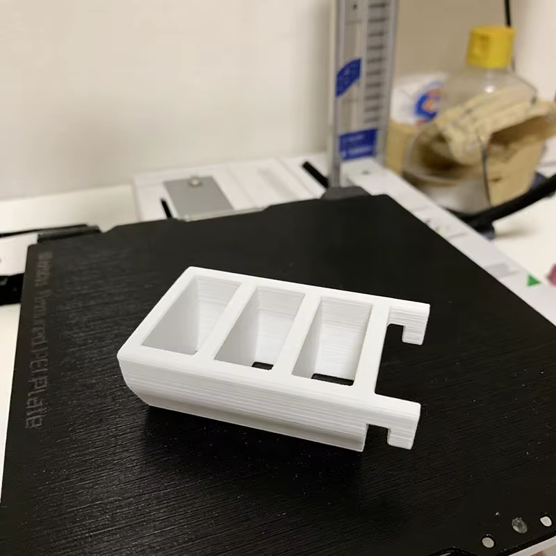 Support de rangement pour ciseaux et pinces à 3 compartiments, accessoires de rangement simples pour panneau perforé, idéal pour le garage, organisateur mural