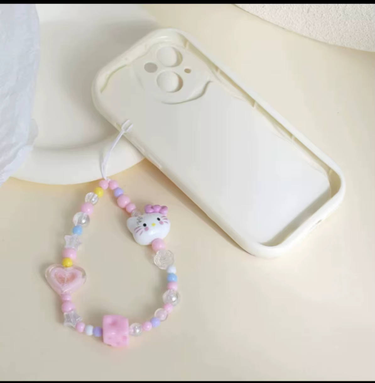 Cordon de téléphone Kawaii Hello Kitty avec nœud et perles pour appareil photo, accessoire de téléphone tendance pour fille 2026