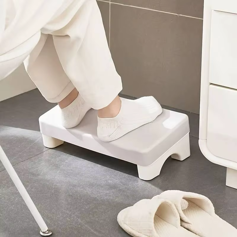 Repose-pieds ergonomique en PP pour bureau, s'adapte à l'utilisation sous le bureau, au canapé, à l'étude, confortable et peu encombrant.