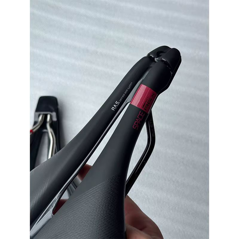 Selle de vélo tout-terrain Dimension AGX en forme de V