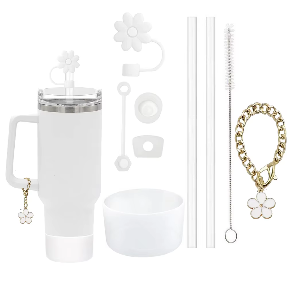 Ensemble d'accessoires 9 pièces, 3 bouchons anti-déversement, fleurs, couverture de paille, botte, 2 pièces, brosse et 1 chaîne à breloques en forme de fleur pour tasse Stanley