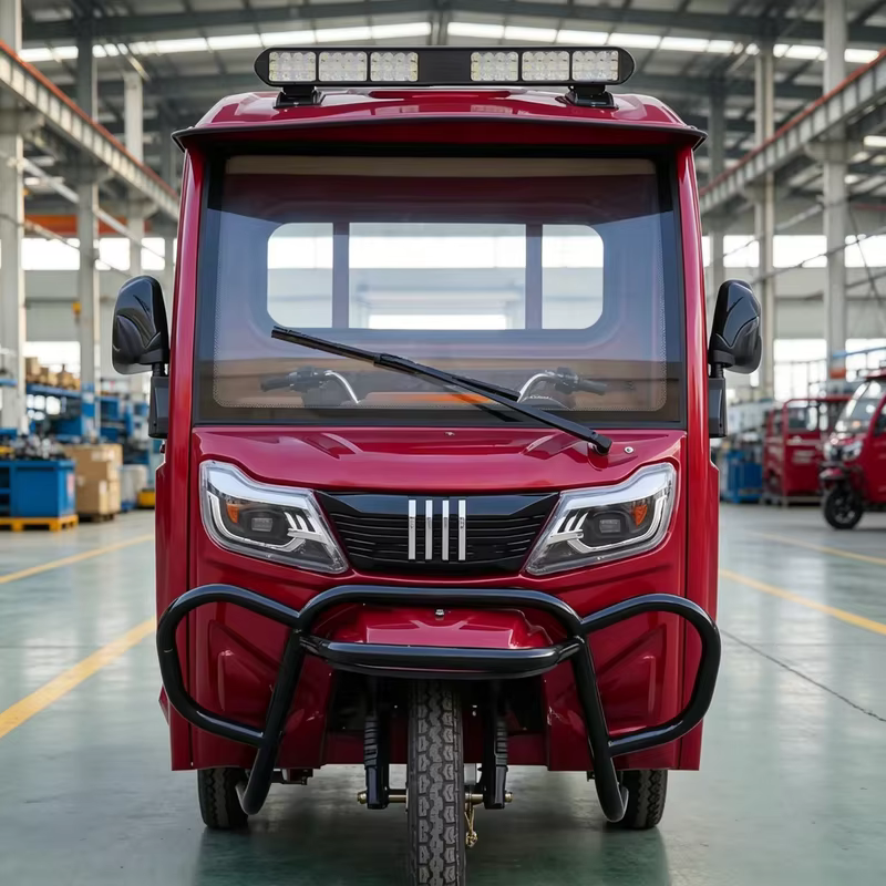 Tricycle électrique à carrosserie ouverte robuste avec châssis renforcé
