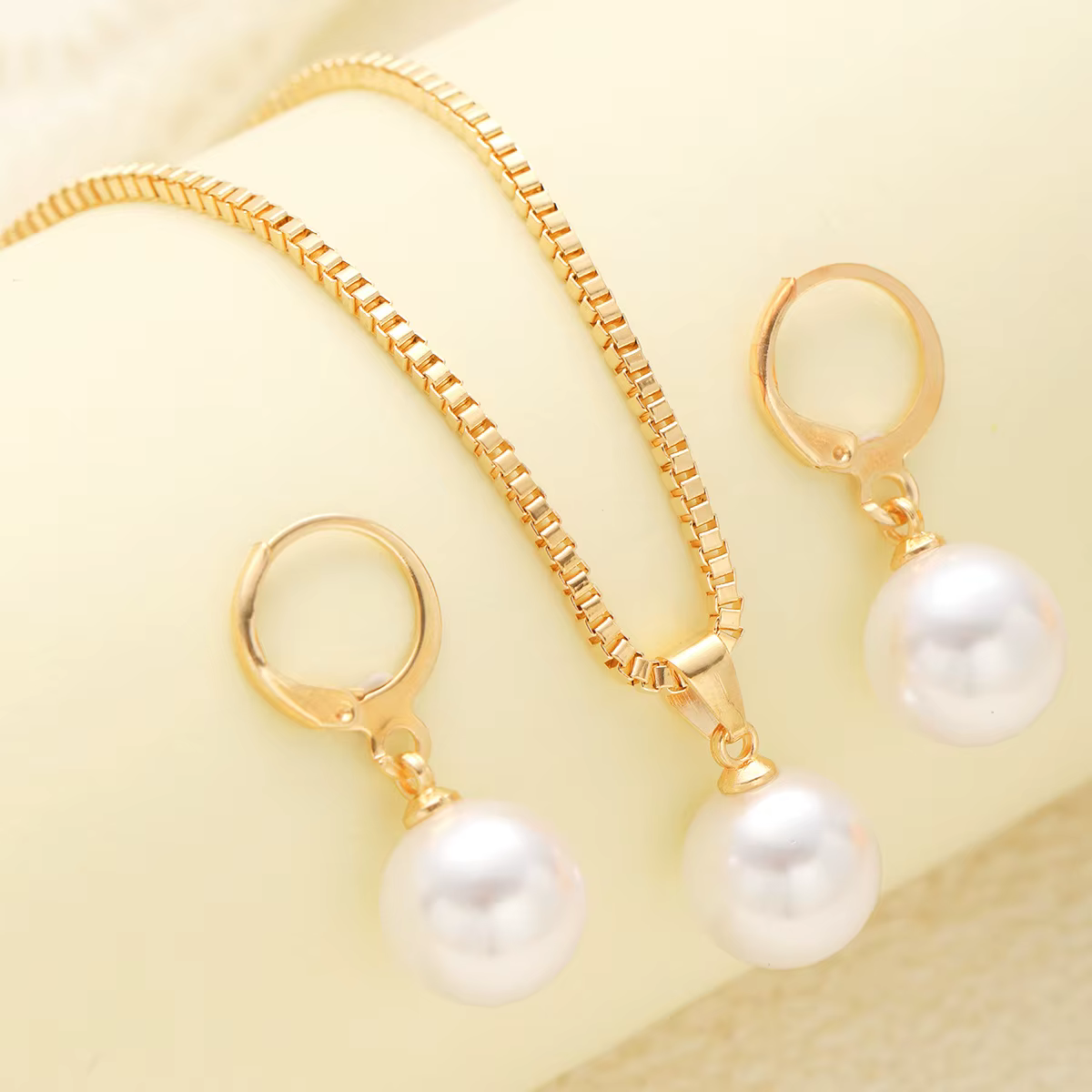 Ensemble de bijoux en perles pour femmes, boucles d'oreilles pendantes, pendentif, collier, Simple, délicat, tenue quotidienne, accessoires de fête