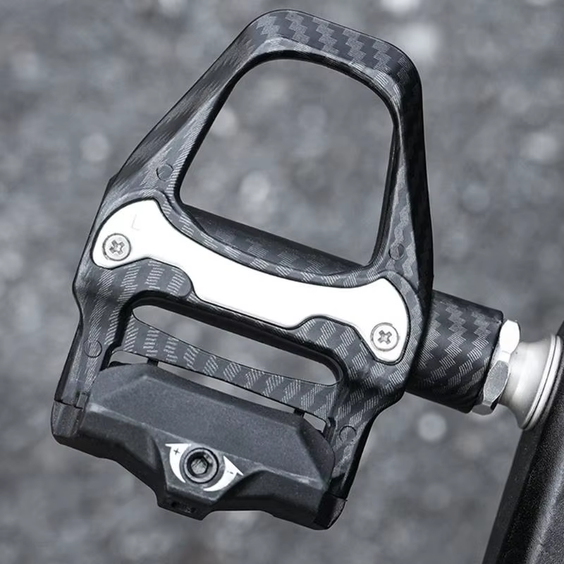 Plateforme vélo à clipser avec crampons matériel zone contact du cadre ouvert