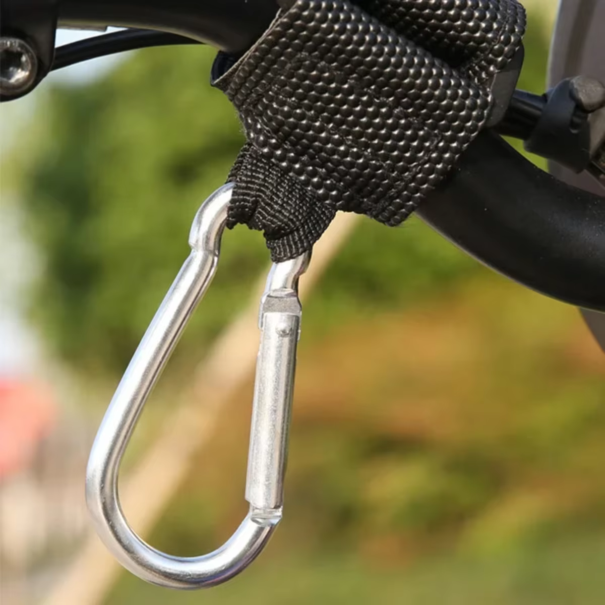 Crochet de suspension pour moto avec crochets de verrouillage pour autocycles