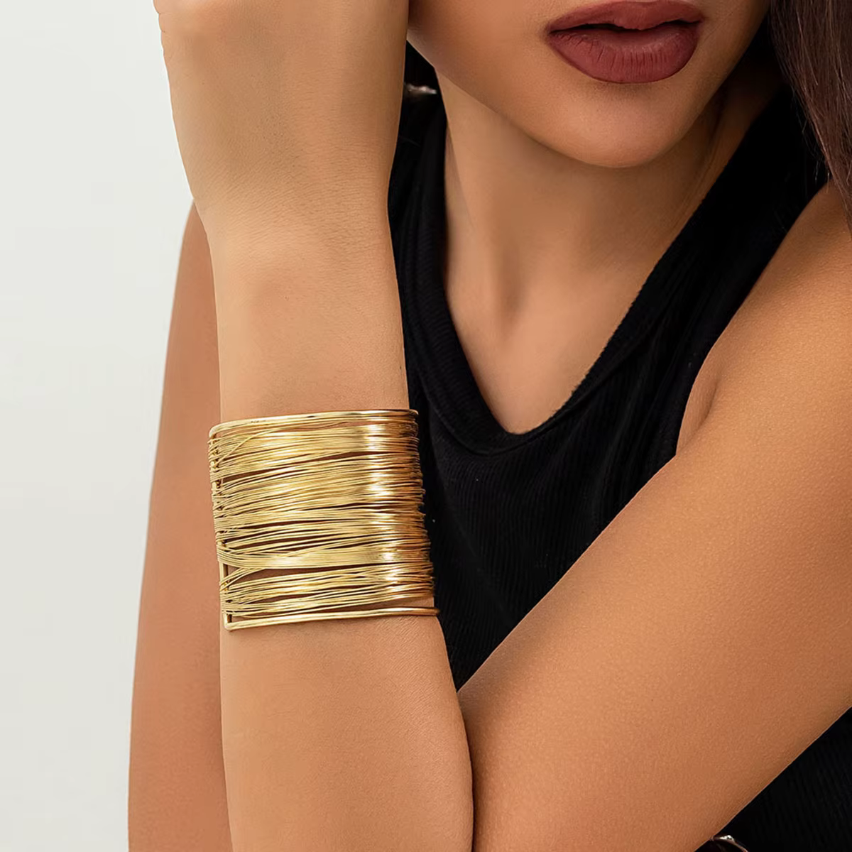 Cadeau de la Saint-Valentin : un bracelet d'ouverture en forme de C en fil d'acier évidé multicouche, un bracelet punk de style de rue populaire Fr