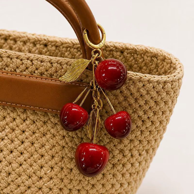 Breloques de sac de luxe en cerise, accessoires de haute qualité pour porte-clés décoratifs