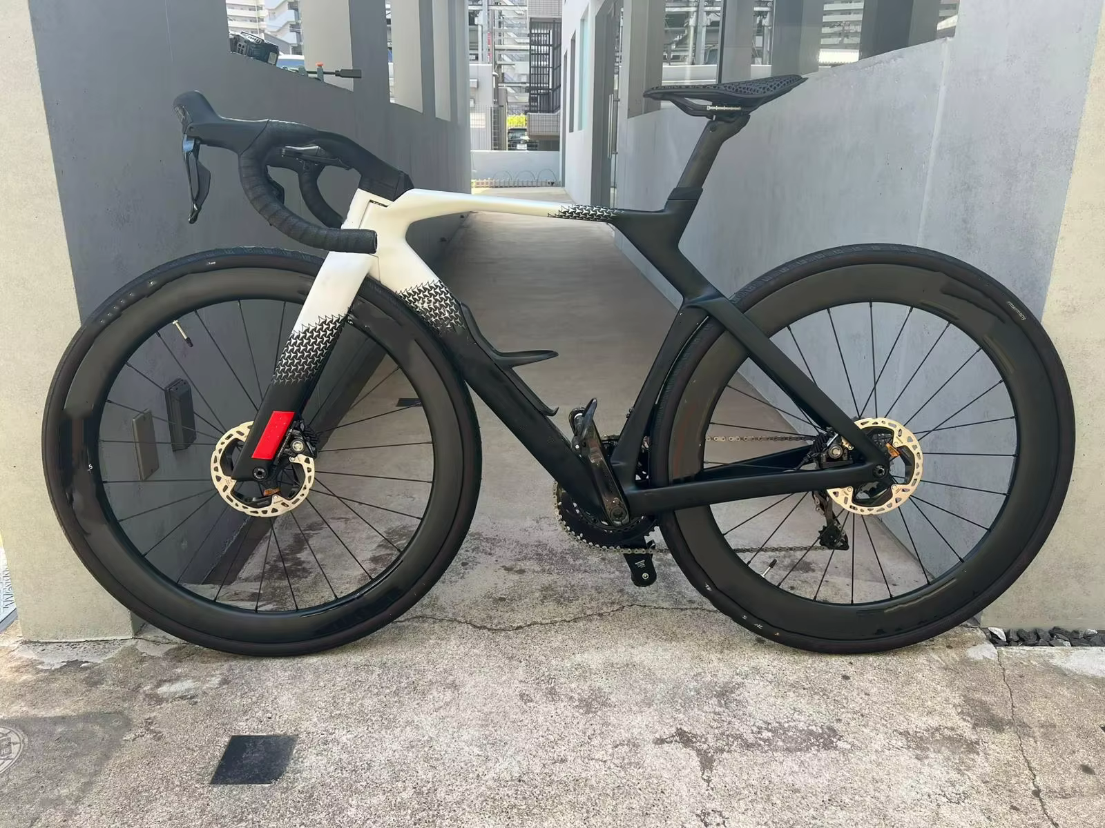 Nouveau cadre de vélo de route en carbone Y1RS 2026 avec guidon aile de mouette, passage de câbles entièrement interne, cadre complet en carbone pour vélo de route polyvalent 700C