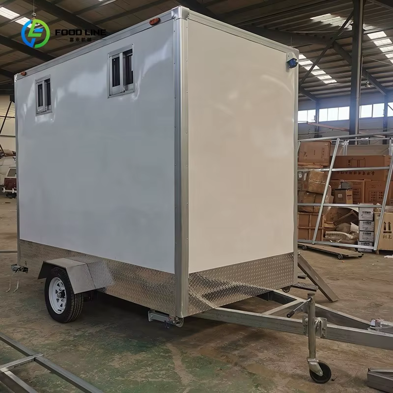 Cabine de douche et toilettes de luxe pour l'extérieur avec équipements de salle de bain mobiles pour le camping et les événements, remorque sanitaire