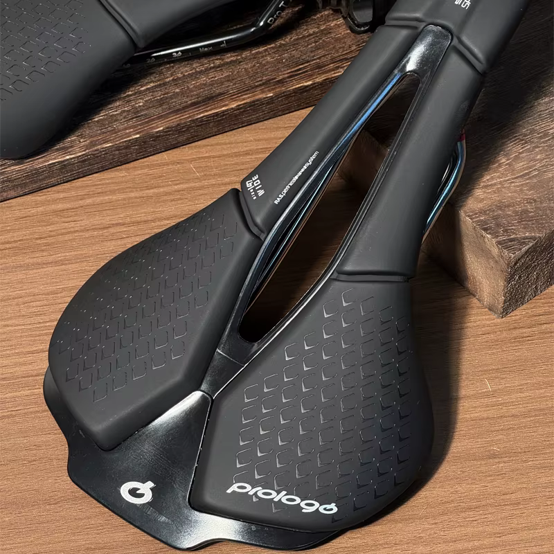 Selle de vélo de route Prologo Scratch M5 250x140 ou 250x147mm Rail Tirox et acier allié T2.0