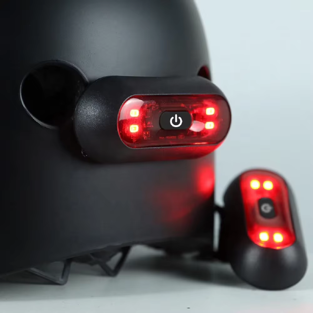 Feu arrière de casque rechargeable à 4 lampes