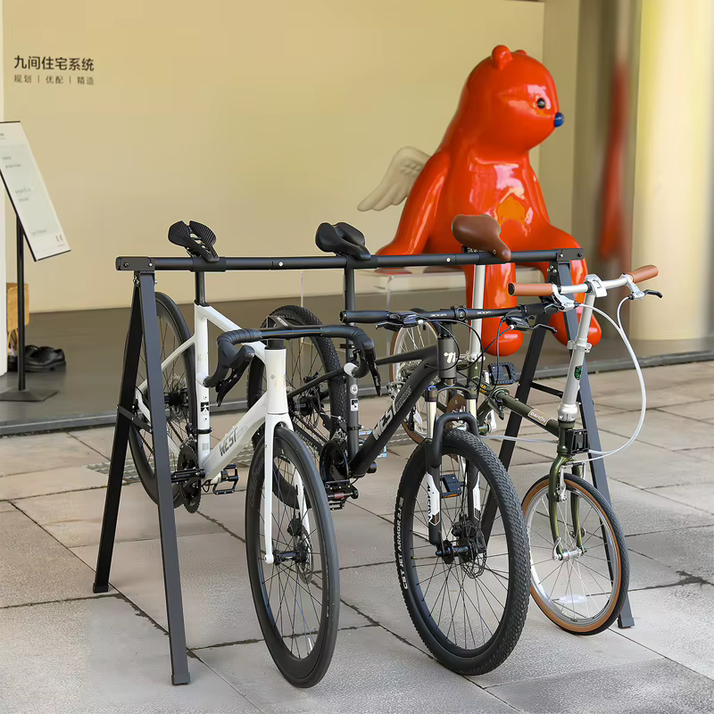 Support vertical pour 3 vélos WEST BIKING