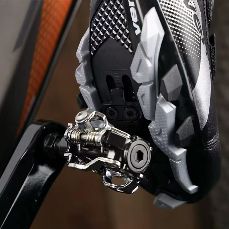 Nouvelle Offre : Kit de 1 Paire de Chaussures de VTT avec Crampons Multi-Déclenchement SPD pour Pédales de Cyclisme
