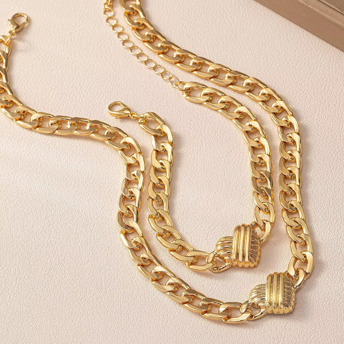 Accessoires de mode - Style rétro polyvalent - Ensemble collier et bracelet en forme de cœur simple - Cadeau idéal pour les rendez-vous galants ou la Saint-Valentin