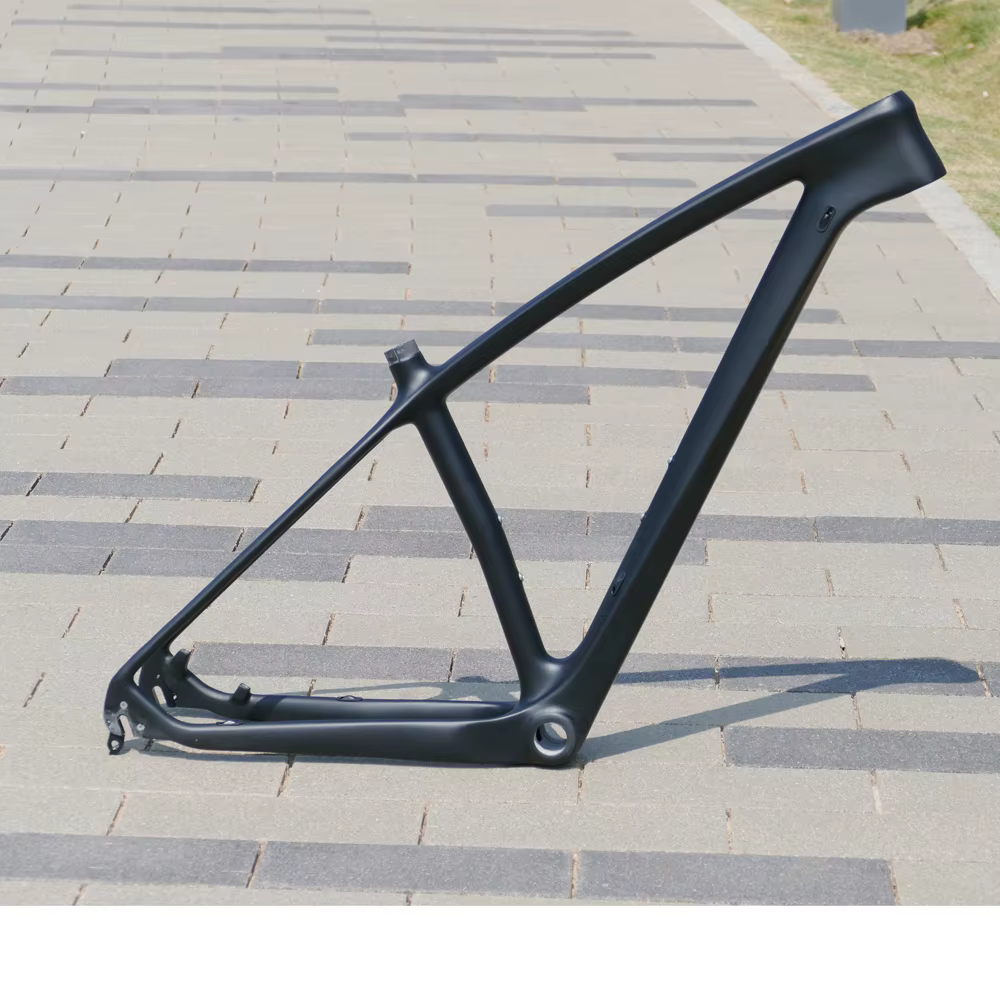 043 # Cadre de vélo de montagne tout carbone UD mat neuf