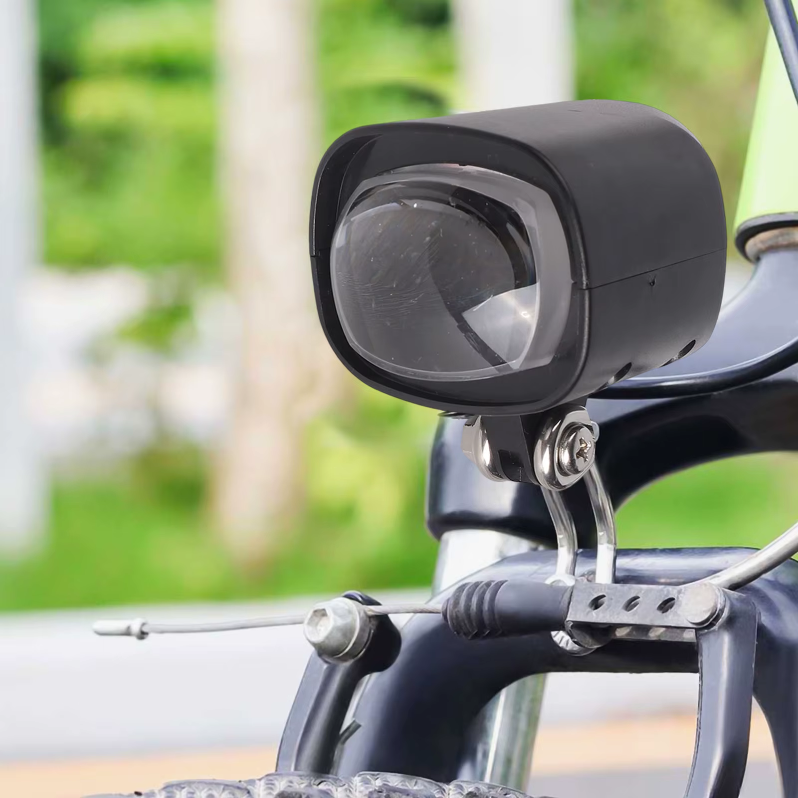 Phare LED pour vélo électrique offrant une éclairage brillant et une fonction étanche fiable pour toutes les conditions de conduite