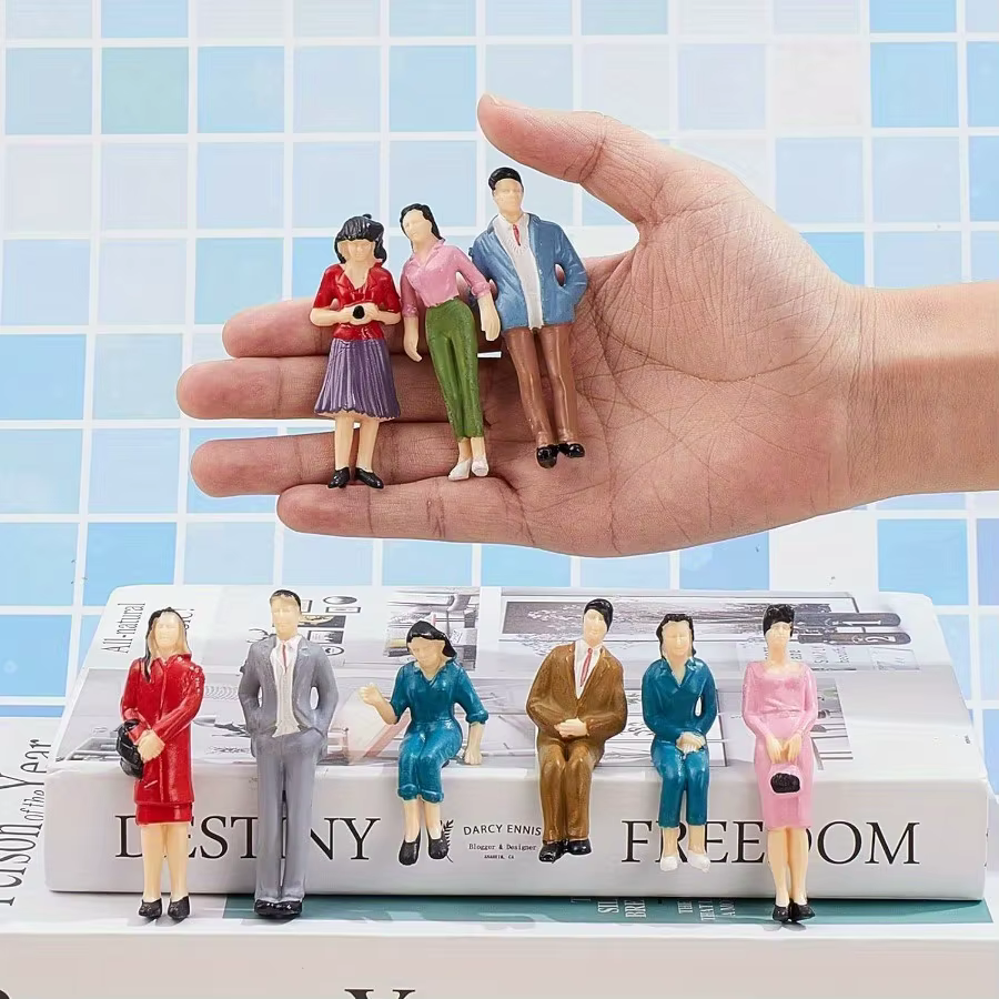 Saint valentin fête d'anniversaire cadeau Train scène échelle modèle personnage bâtiment assis passagers peints poupées à collectionner Figu