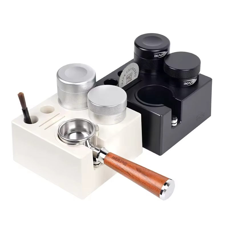 IKAPE Boîte à Expresso 7-en-1 51/54/58MM, Organisateur de Rangement pour Accessoires de Café, Boîte à Outils Universelle pour Bar à Expresso Noir/Blanc