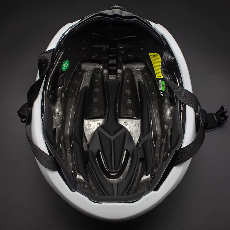 Casque de cyclisme aérodynamique rouge brillant