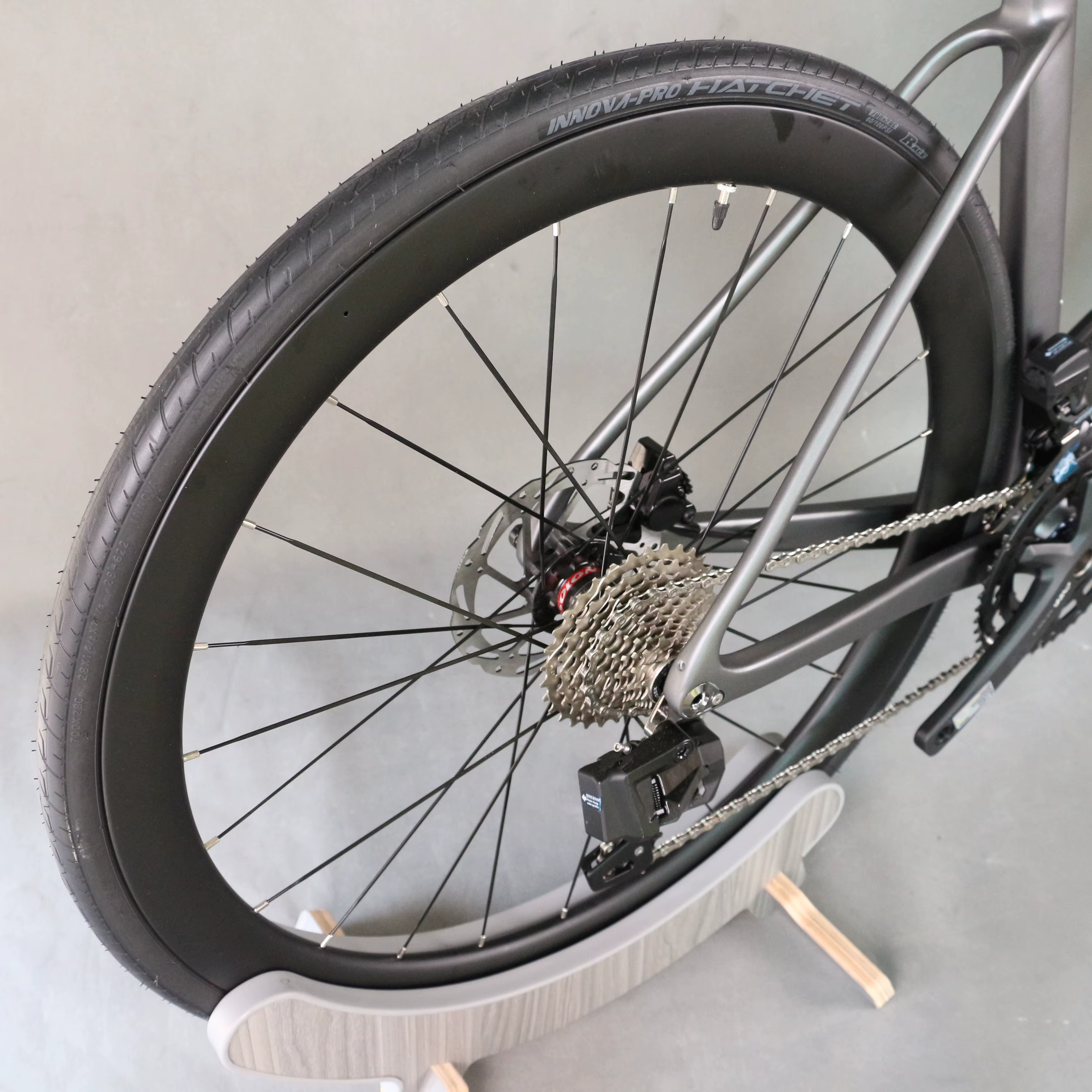 Vélo de route léger de plein carbone de bicyclette TT-X42 de style le plus récent avec des roues électriques sans fil d'ensemble de groupe de WheelTop