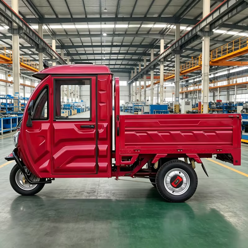 Tricycle électrique à carrosserie ouverte robuste avec châssis renforcé